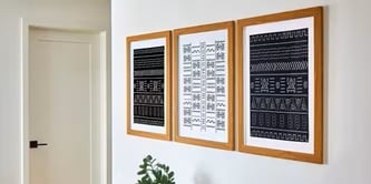 使用免鑽釘的無痕金屬相/畫框掛扣佈置牆面
