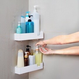 使用無痕三角置物架(角落架)來整理沐浴瓶罐