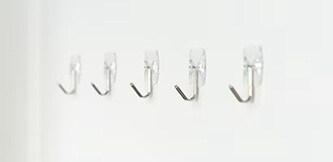 步驟5：繼續等距安裝無痕透明掛勾
