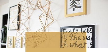 使用無痕™ 相/畫框掛扣創造有風格的藝術品牆