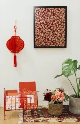 新年掛飾 diy-使用無痕™ 中型相/畫框掛扣與小型透明掛鉤掛上喜氣的海報與新年掛飾