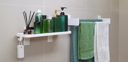 使用3M無痕浴室掛勾、浴巾架、壁掛架來整理沐浴用品、毛巾、浴巾
